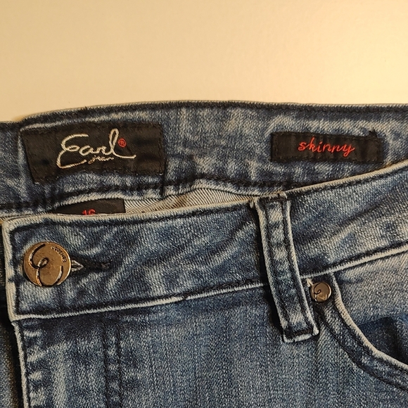 Earl Jeans Blue Cropped Jeans with Black Floral Embroidery - Picture 4 of 9